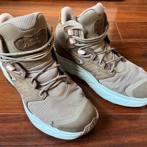 HOKA Anacapa 2 Mid GTX Size 9